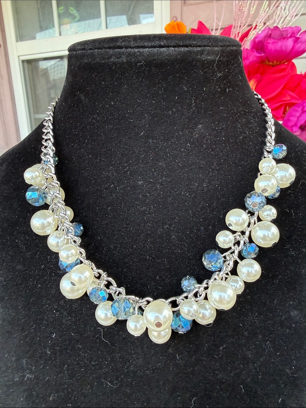 New Women’s 11” Pearl and Blue Crystal Cluster Statement Necklace w/ earrings